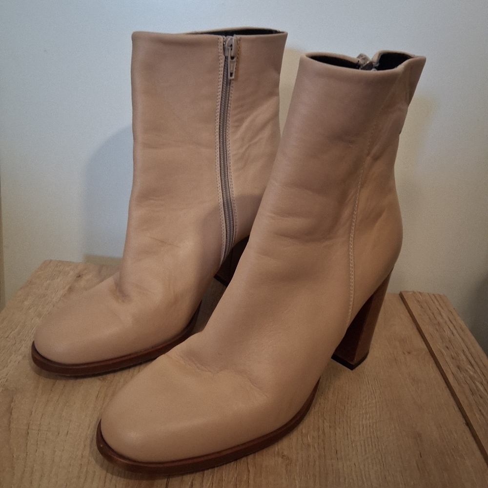 Anthropologie Beige Boots Size Eur 38